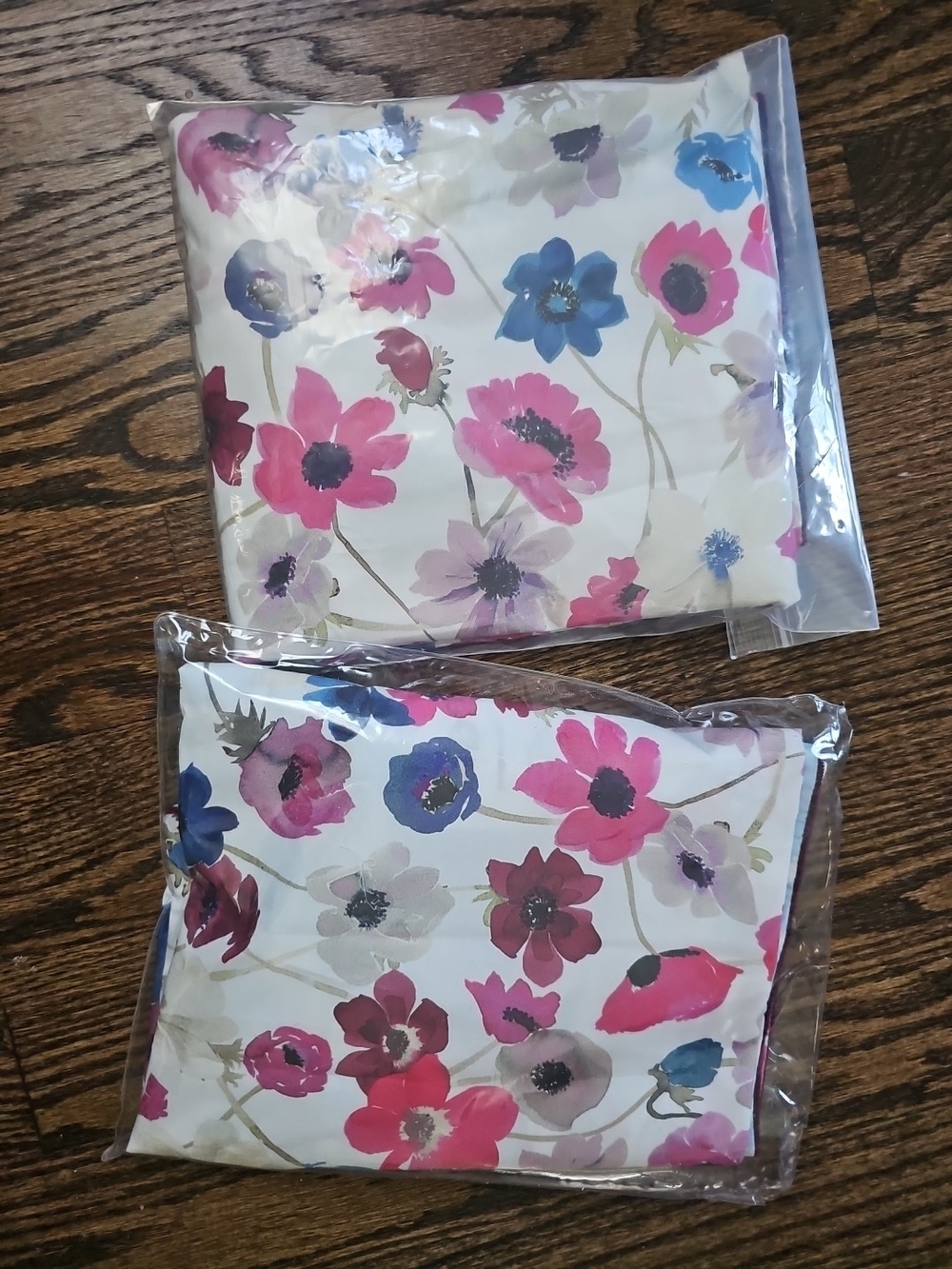 $240 Anne De Solene Paris Prairie 2 EURO Pillowshams Anemones Cotton Percale New - Picture 3 of 6